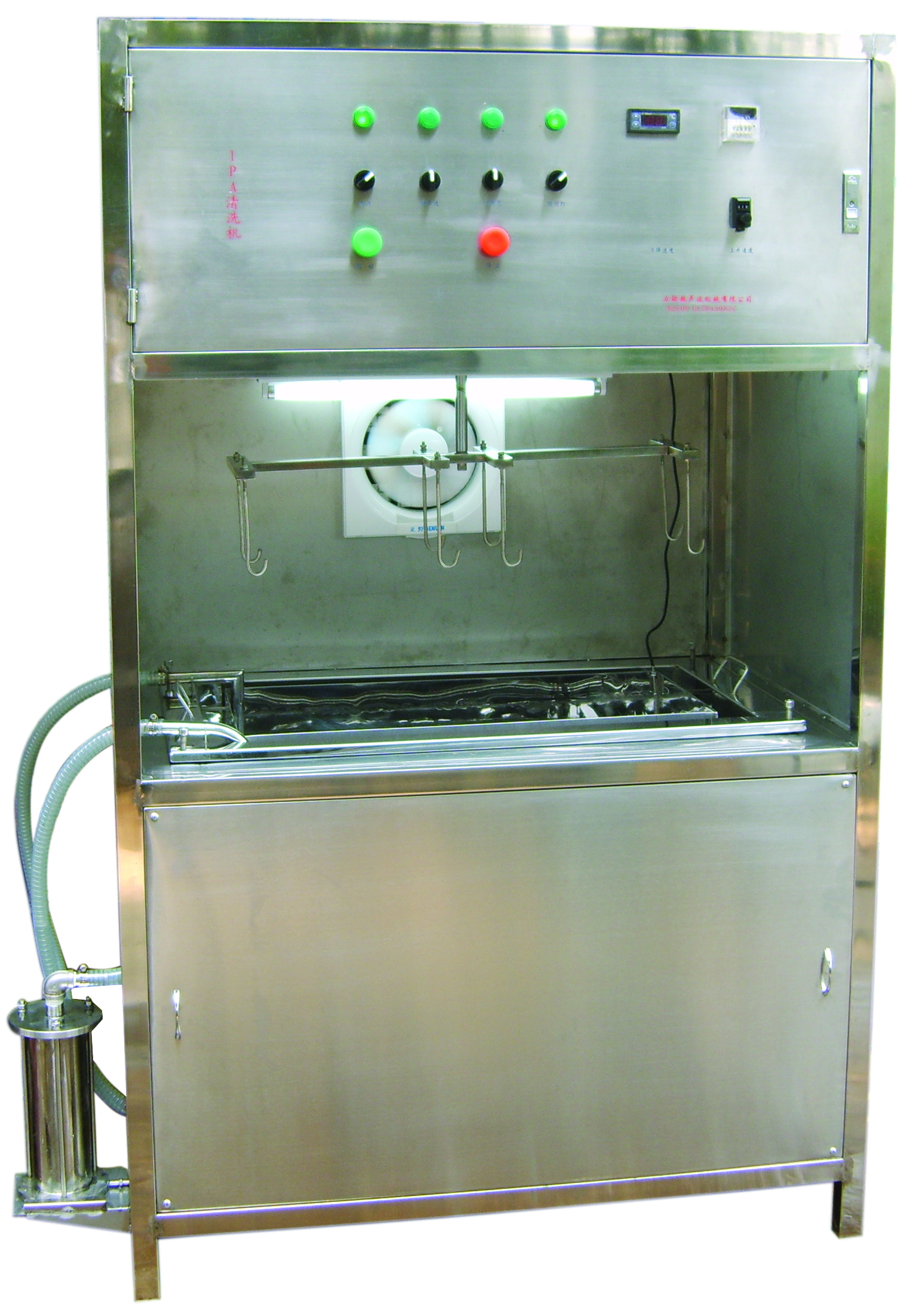 机器人自动化工作站，工业机器人手臂正在作业，安全防护围栏